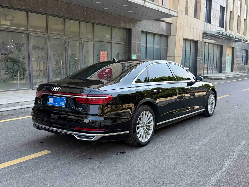 Audi A8 — фото 6
