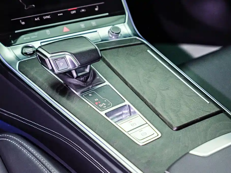 Audi A6L — фото 13
