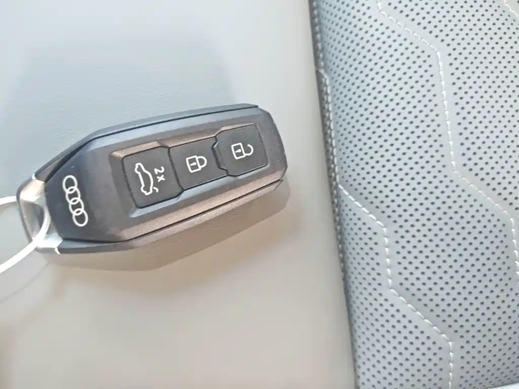 Audi Q6L e-tron — фото 13