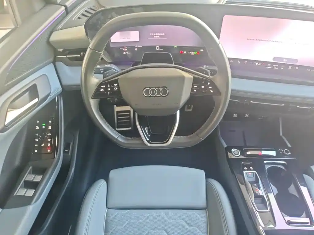 Audi Q6L e-tron — фото 15