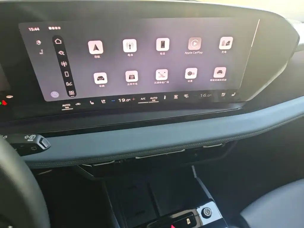 Audi Q6L e-tron — фото 18