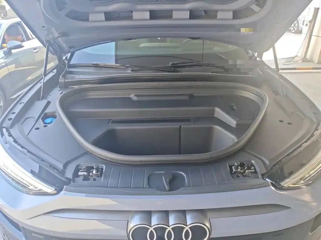 Audi Q6L e-tron — фото 25