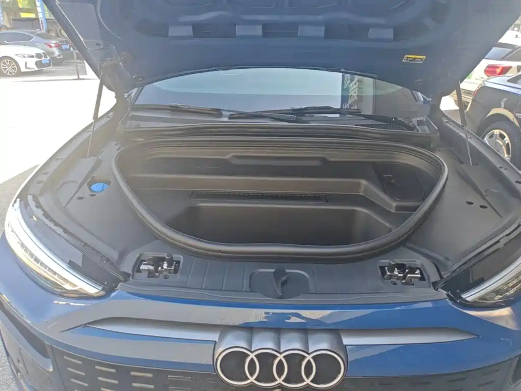 Audi Q6L e-tron — фото 25