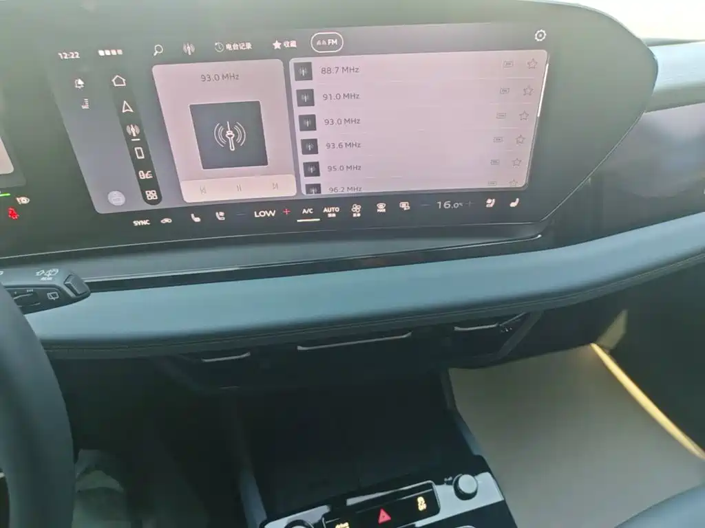 Audi Q6L e-tron — фото 18