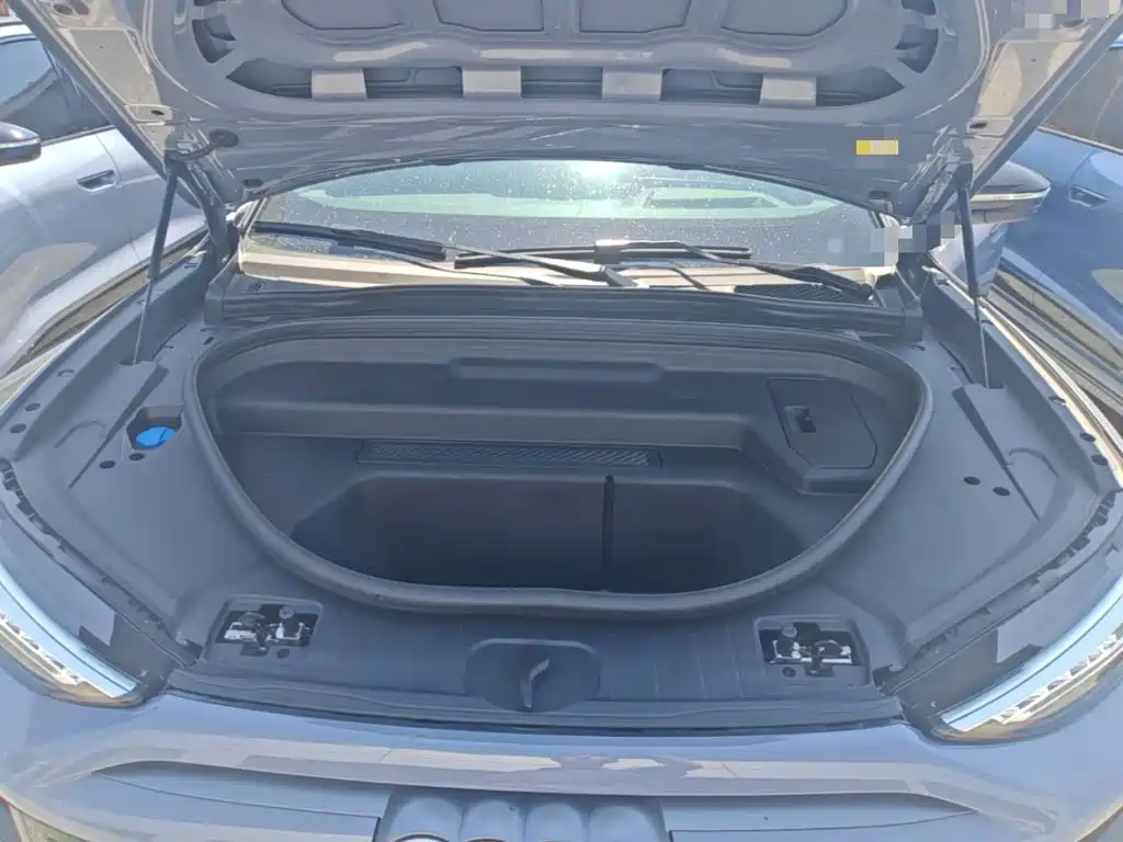 Audi Q6L e-tron — фото 25