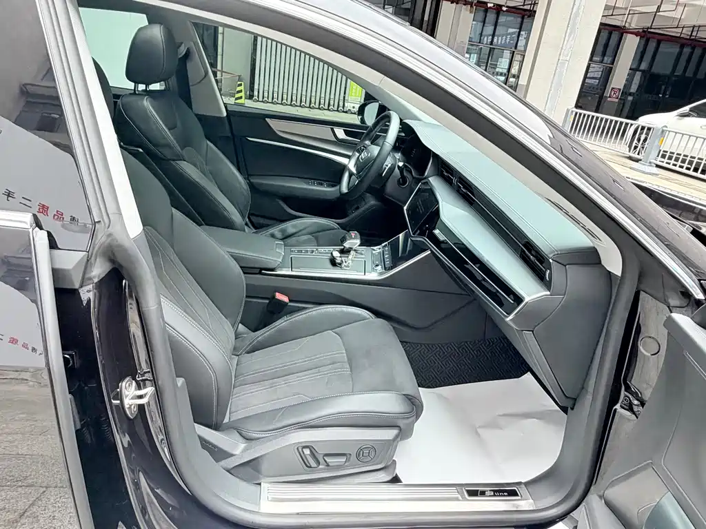 Audi A7L — фото 14