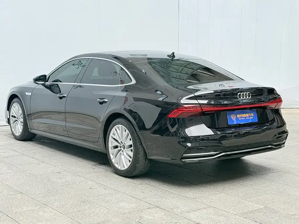 Audi A7L — фото 18