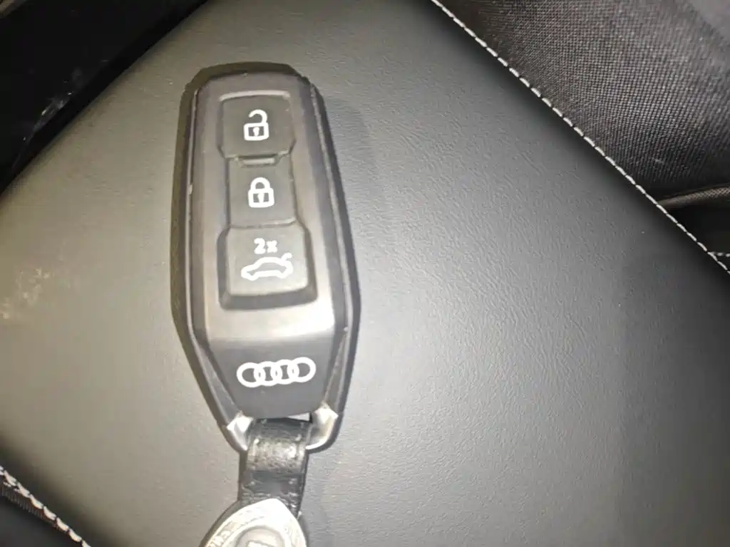 Audi Q6L e-tron — фото 13