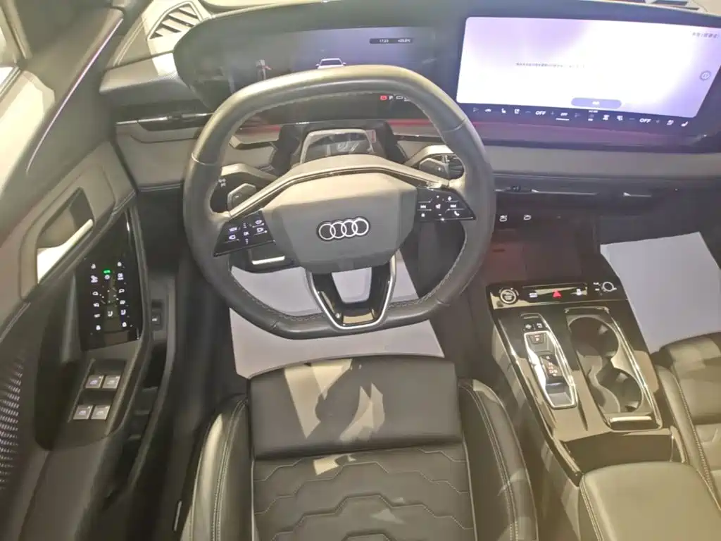 Audi Q6L e-tron — фото 15