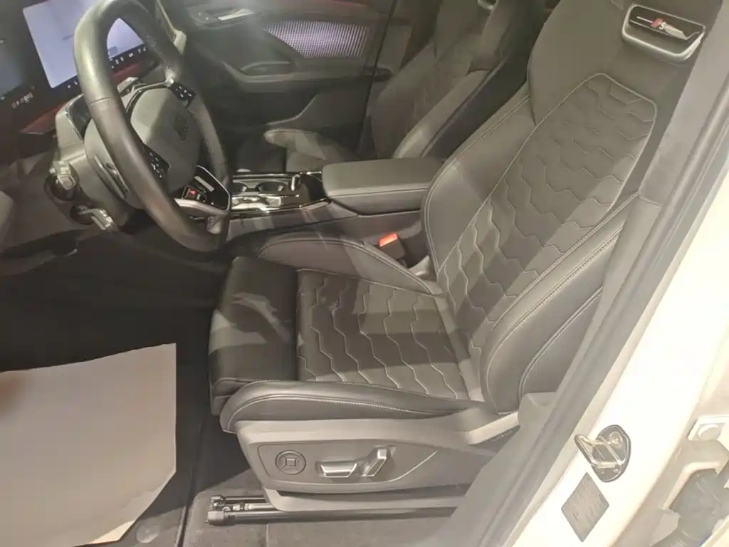 Audi Q6L e-tron — фото 20