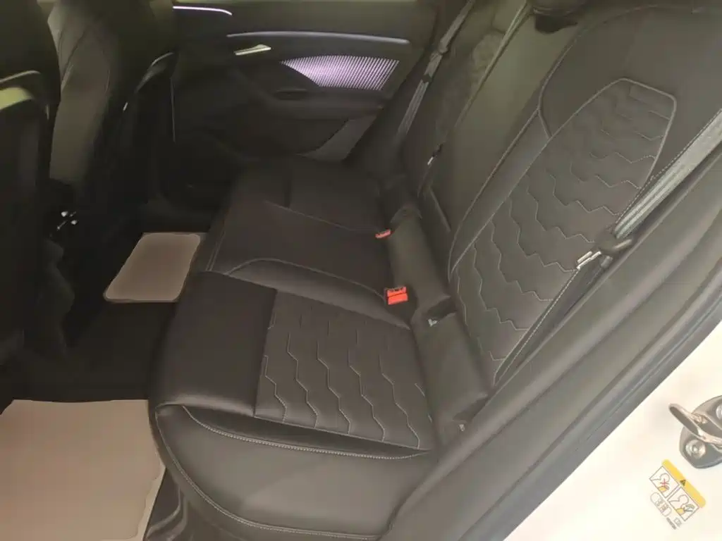 Audi Q6L e-tron — фото 22