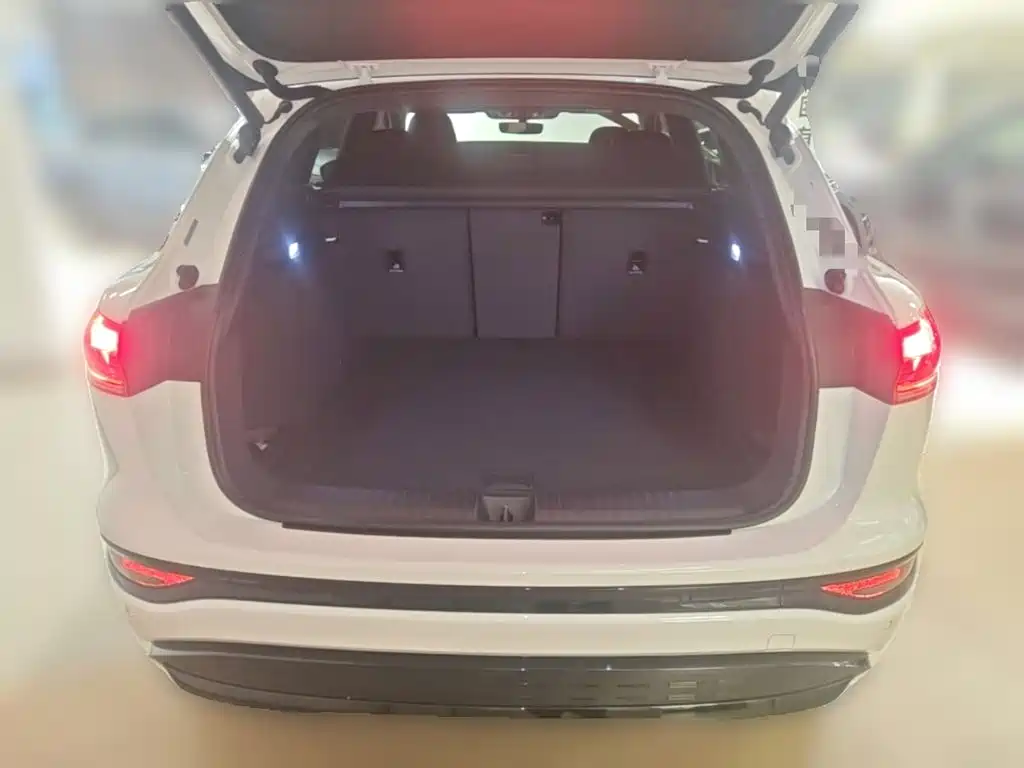 Audi Q6L e-tron — фото 24