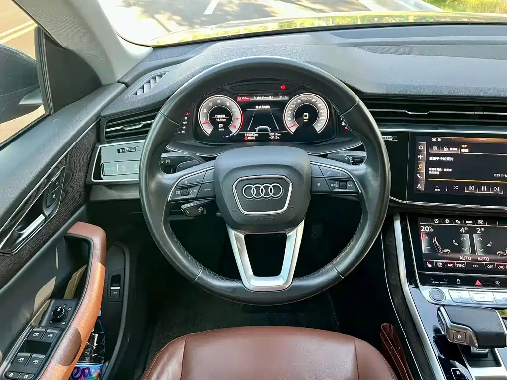 Audi Q8 — фото 9