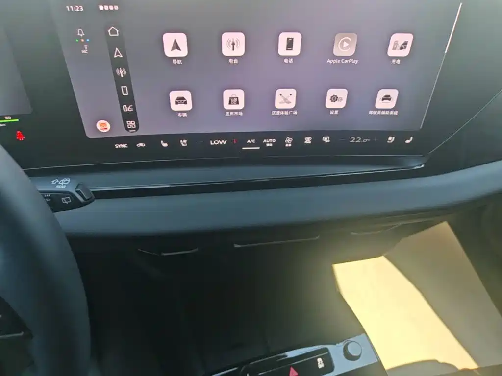 Audi Q6L e-tron — фото 18