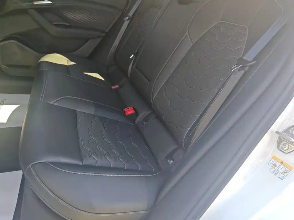 Audi Q6L e-tron — фото 22