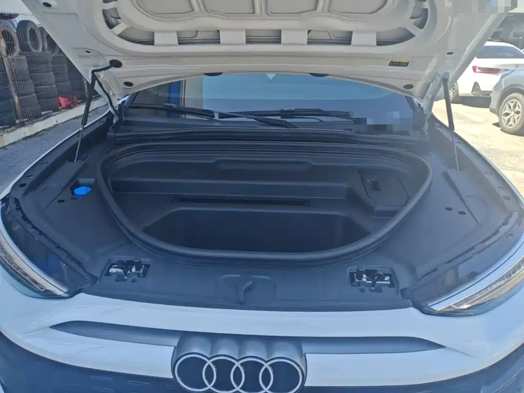 Audi Q6L e-tron — фото 25