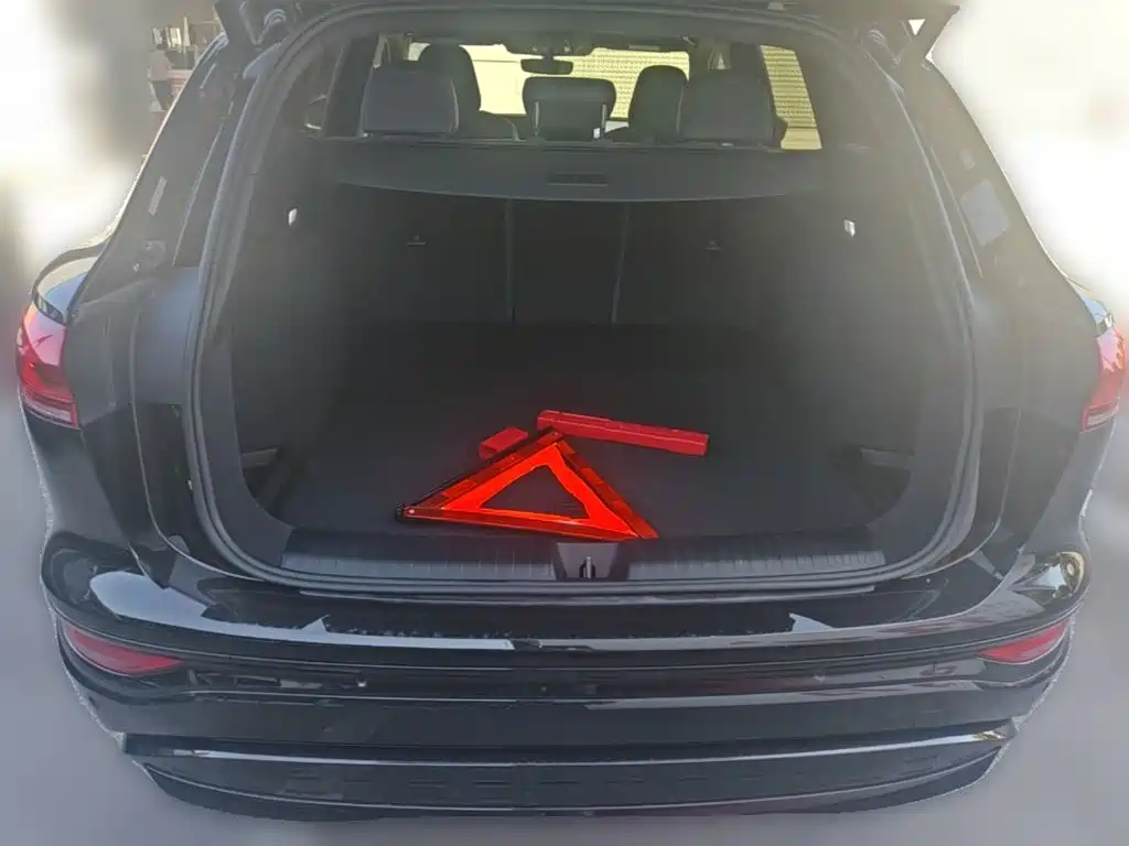 Audi Q6L e-tron — фото 24