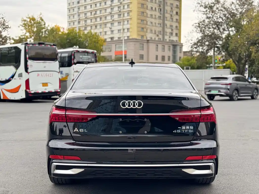 Audi A6L — фото 11