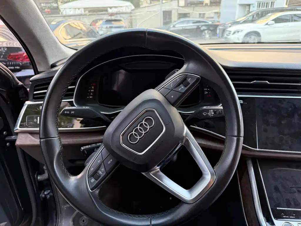 Audi Q7 — фото 28