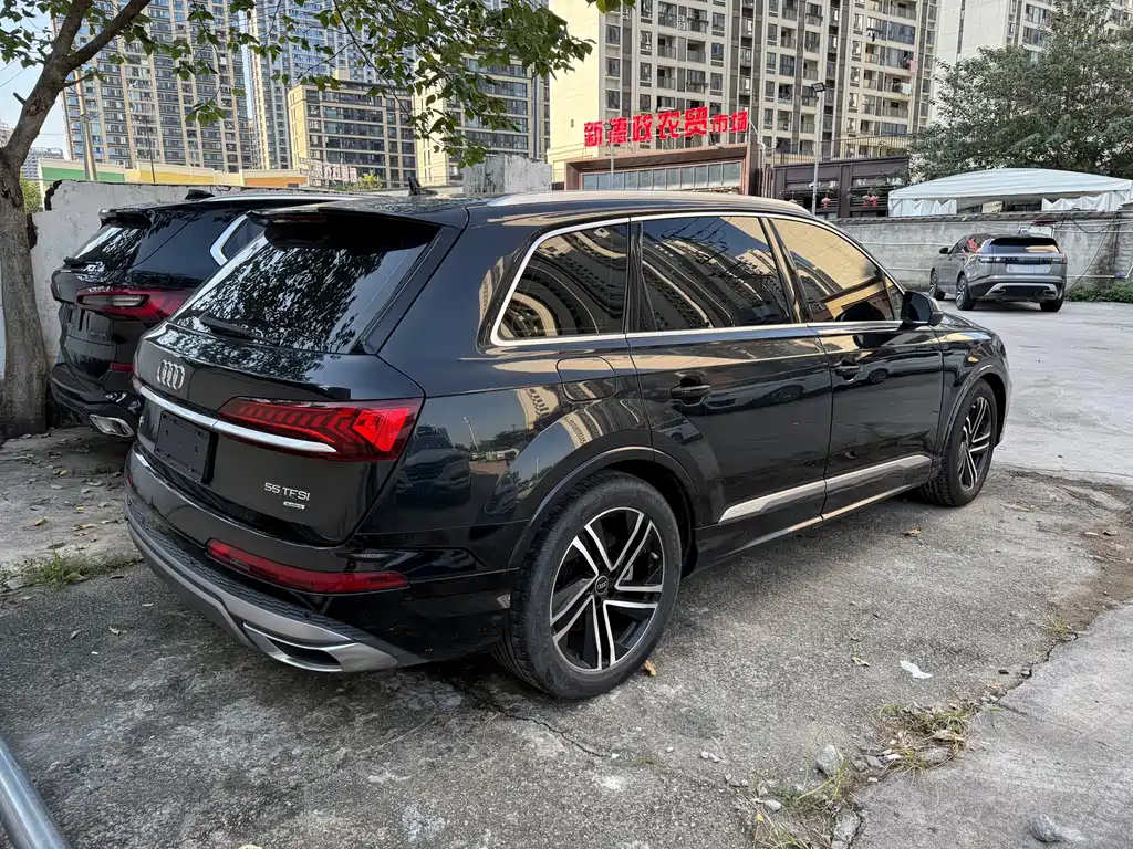 Audi Q7 — фото 9