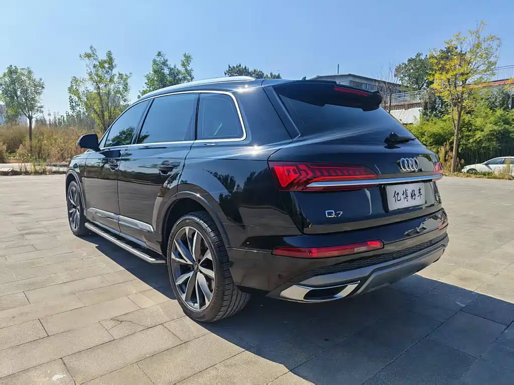 Audi Q7 — фото 14