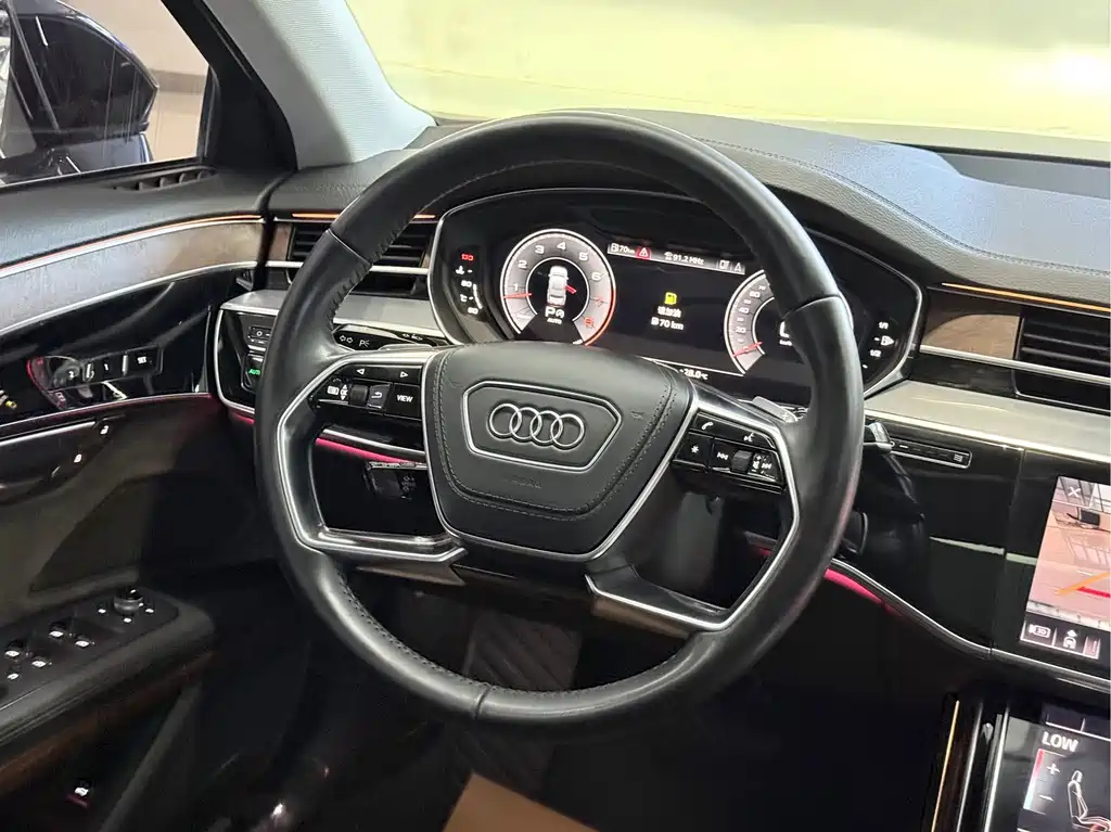 Audi A8 — фото 5