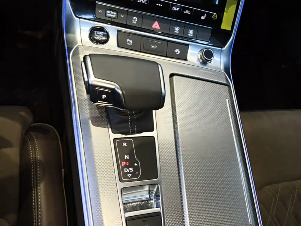 Audi A7L — фото 14