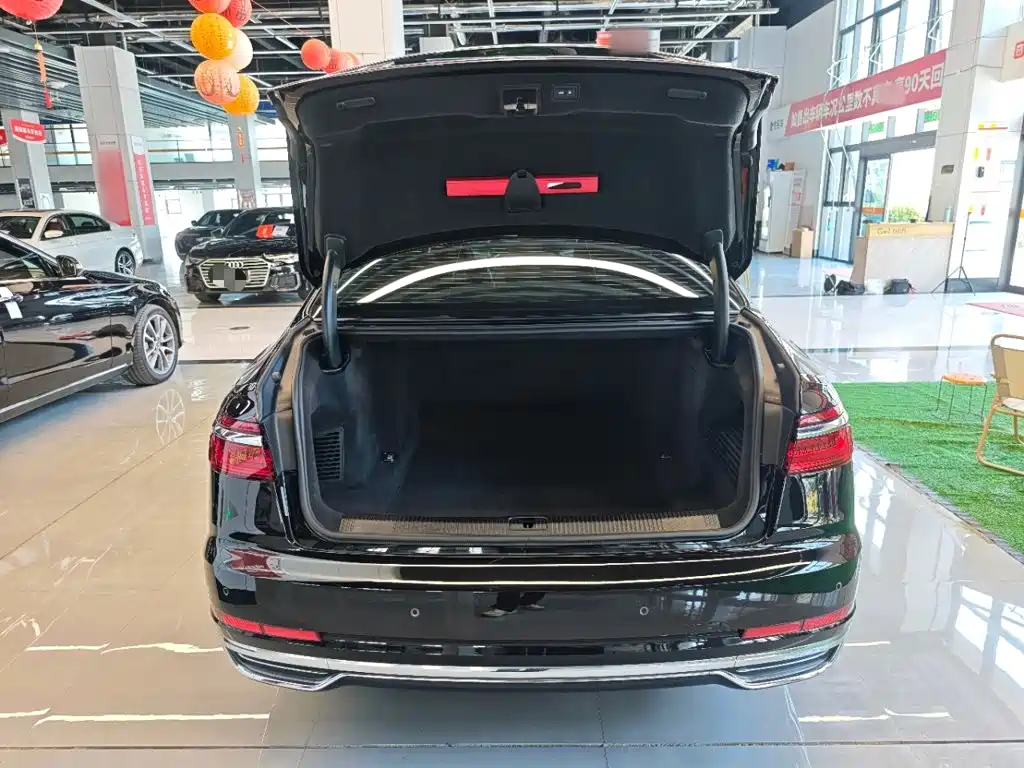 Audi A8 — фото 19