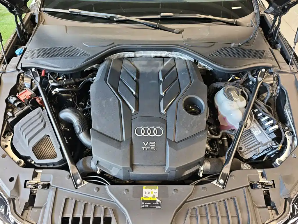 Audi A8 — фото 20