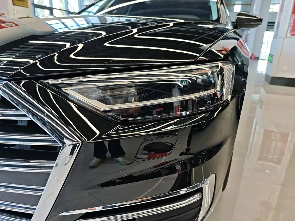 Audi A8 — фото 24