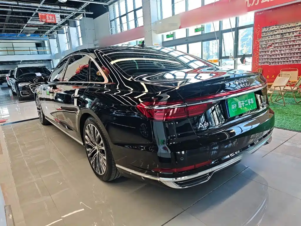 Audi A8 — фото 5