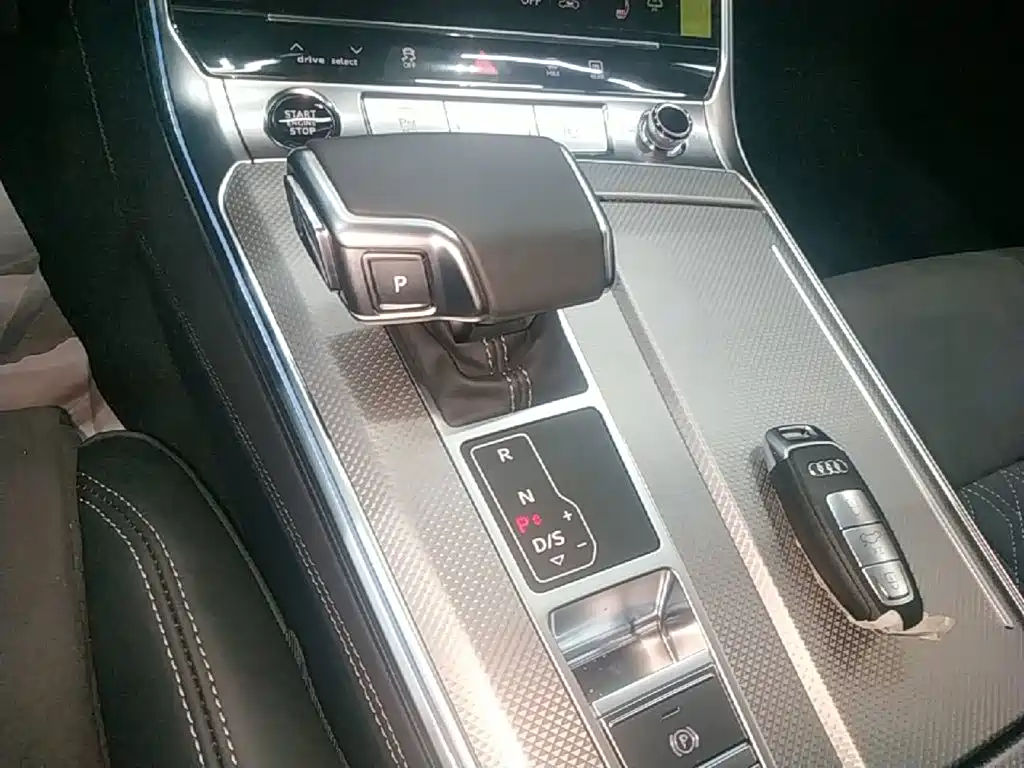 Audi A7L — фото 14