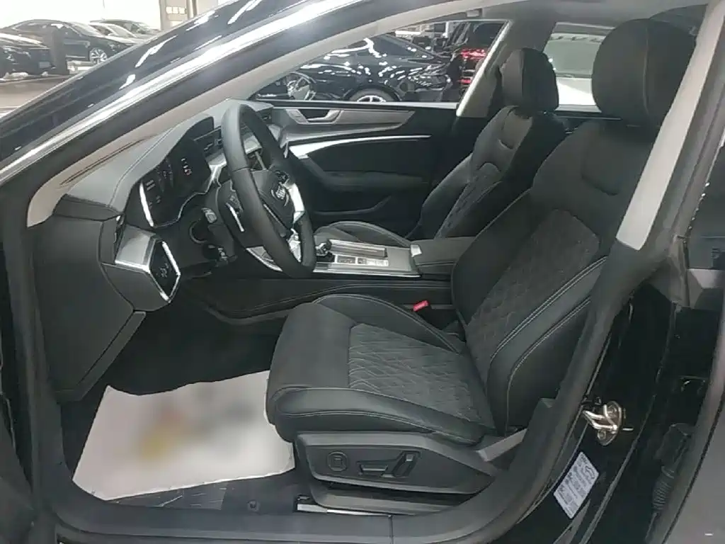 Audi A7L — фото 15