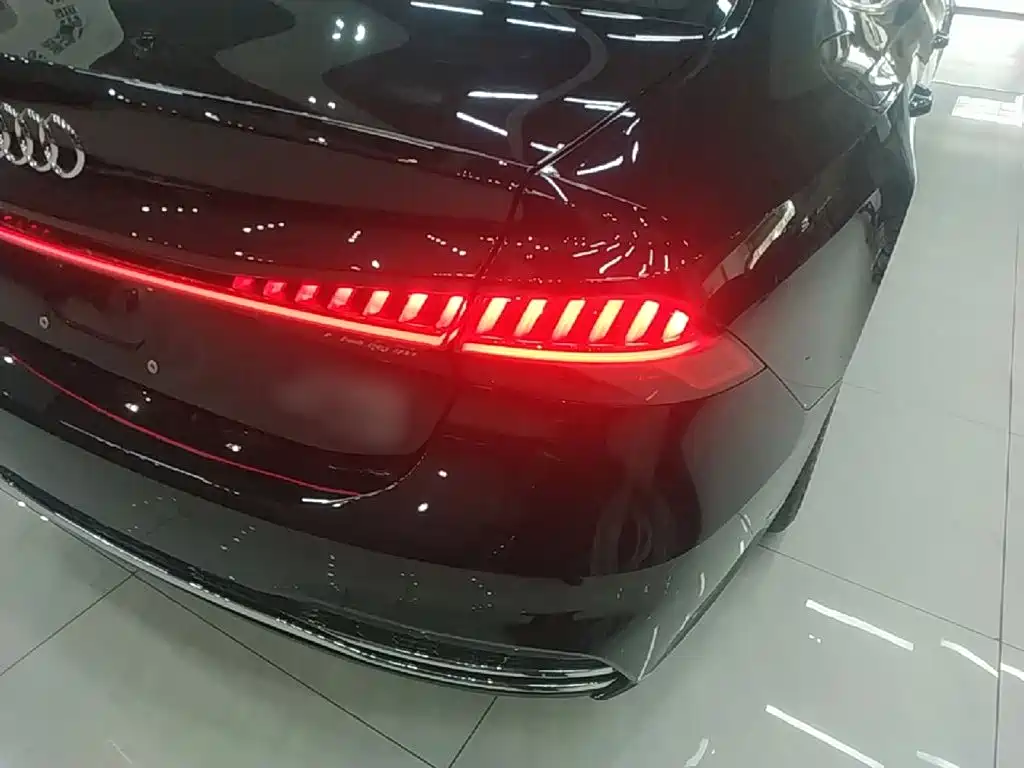 Audi A7L — фото 8