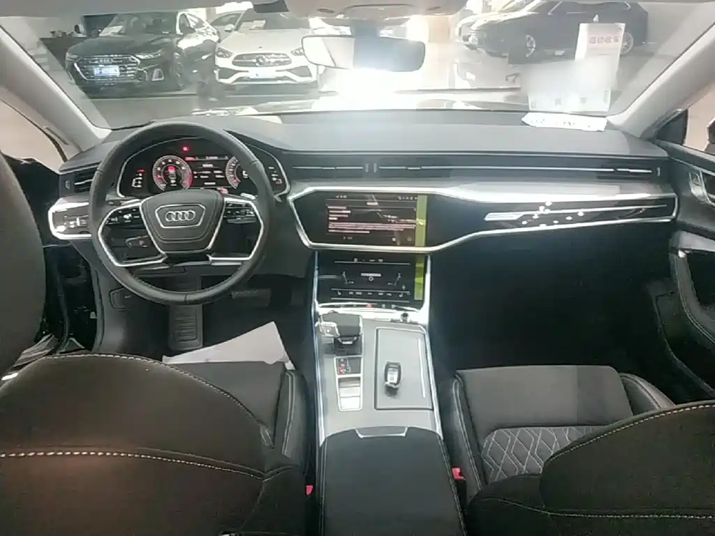 Audi A7L — фото 10