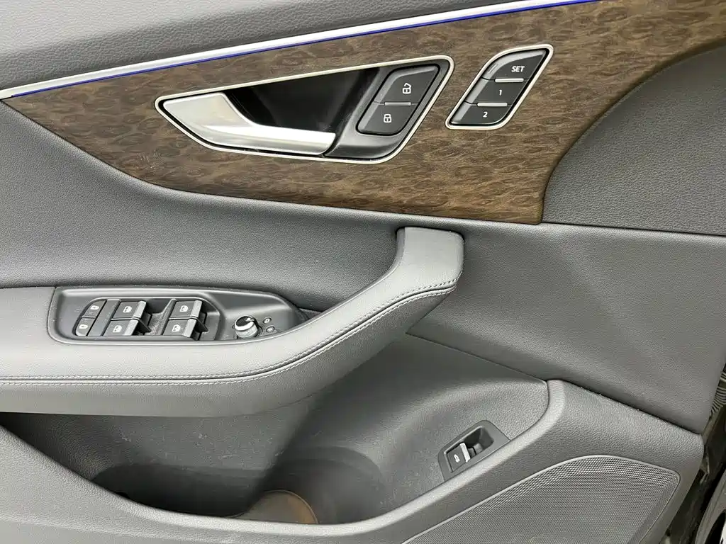Audi Q7 — фото 17