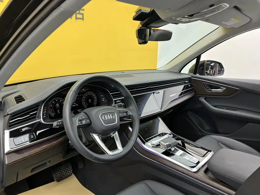 Audi Q7 — фото 43