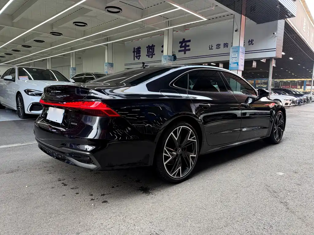 Audi A7L — фото 22