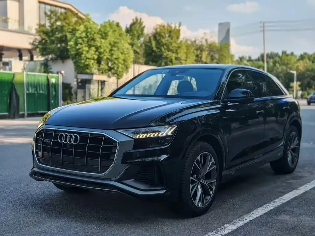 Audi Q8 — фото 1