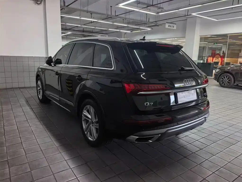 Audi Q7 — фото 6