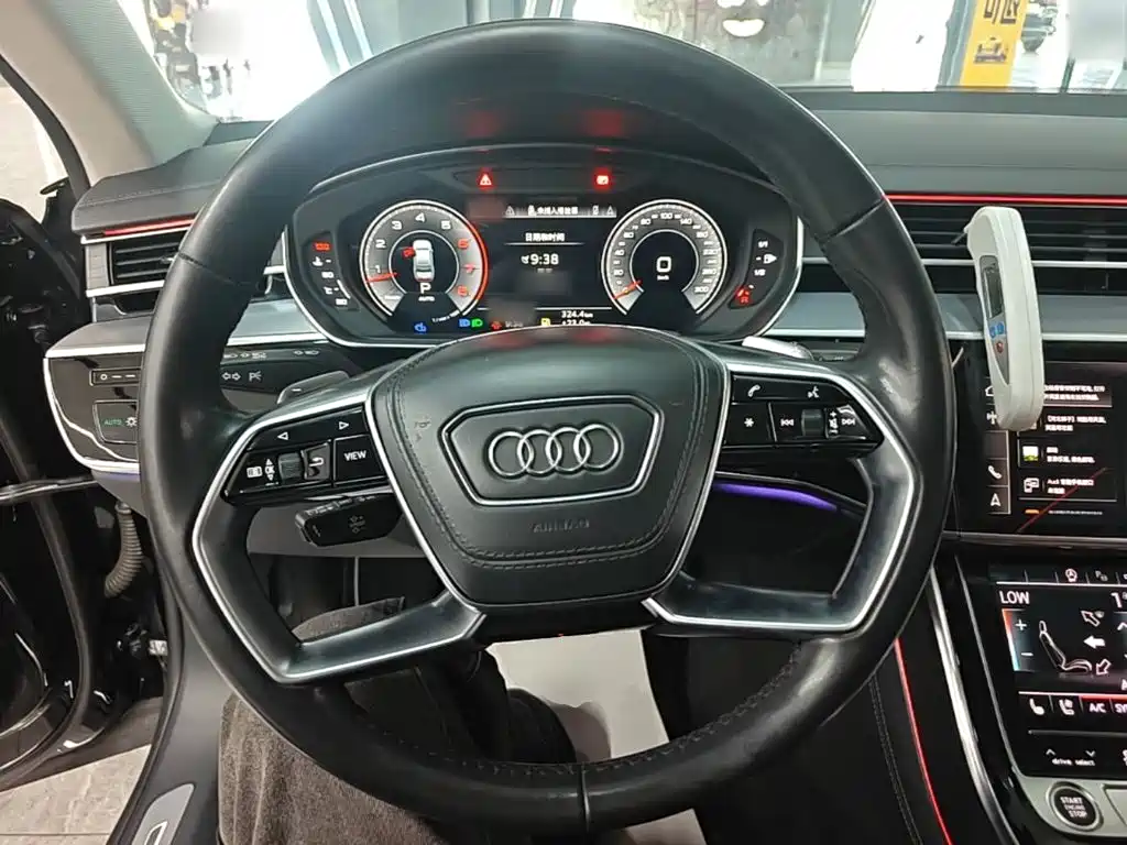 Audi A8 — фото 11