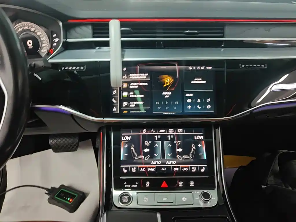 Audi A8 — фото 13