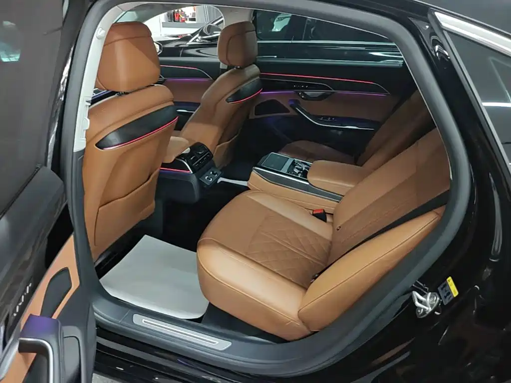 Audi A8 — фото 17