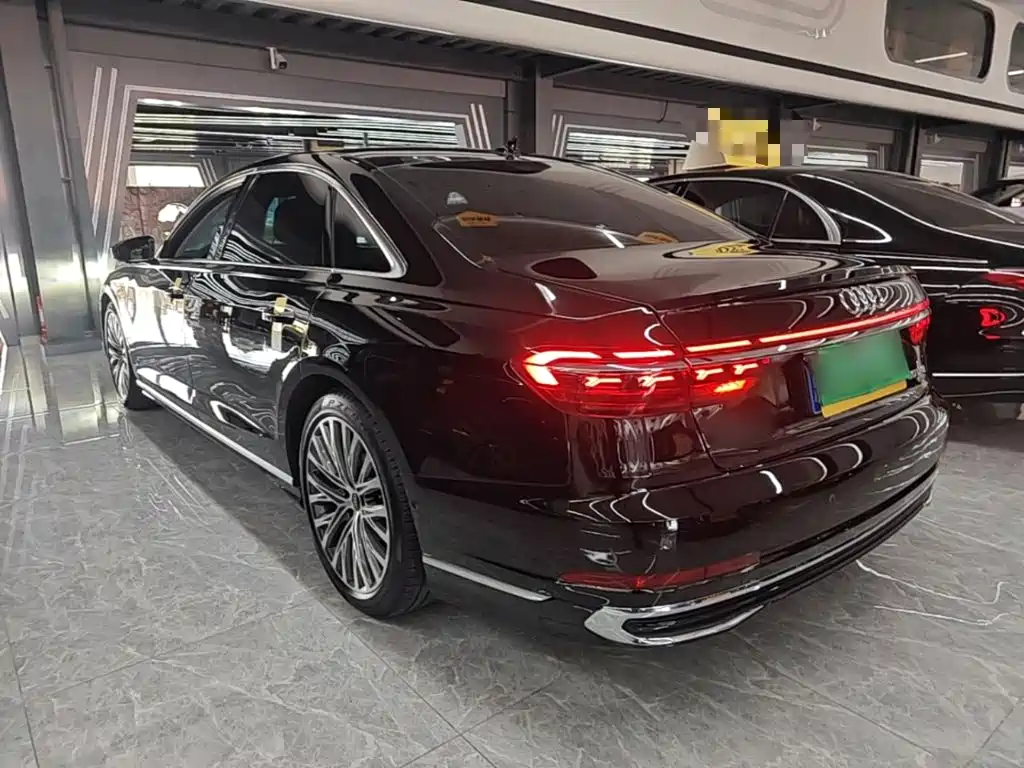 Audi A8 — фото 5