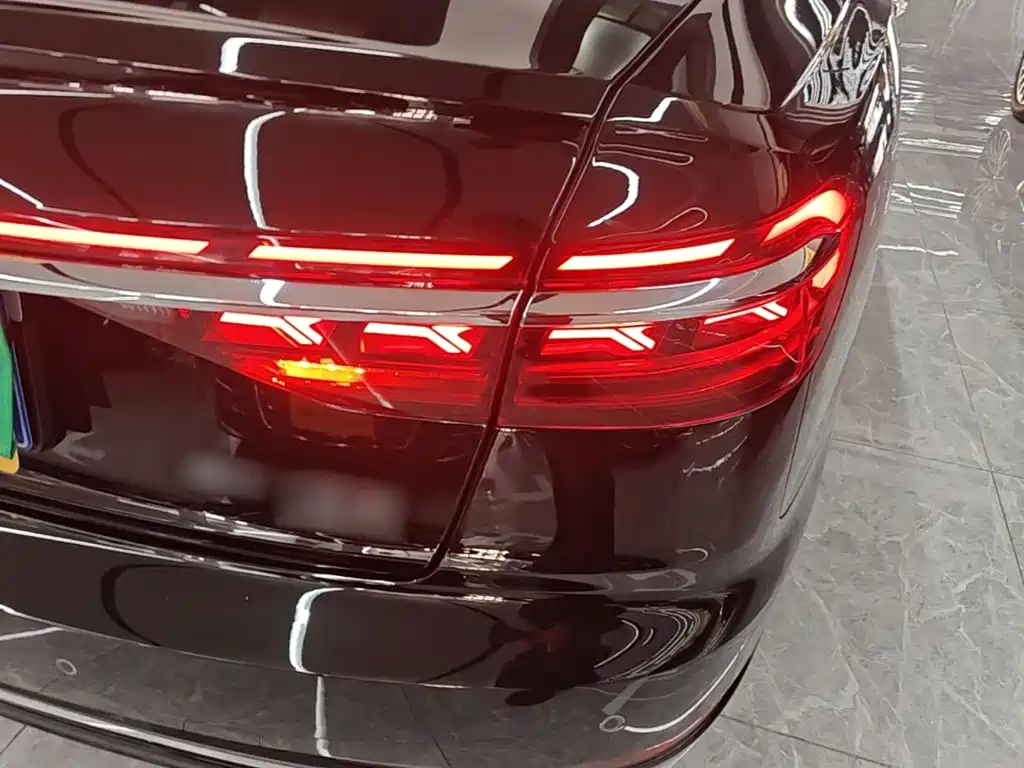 Audi A8 — фото 8