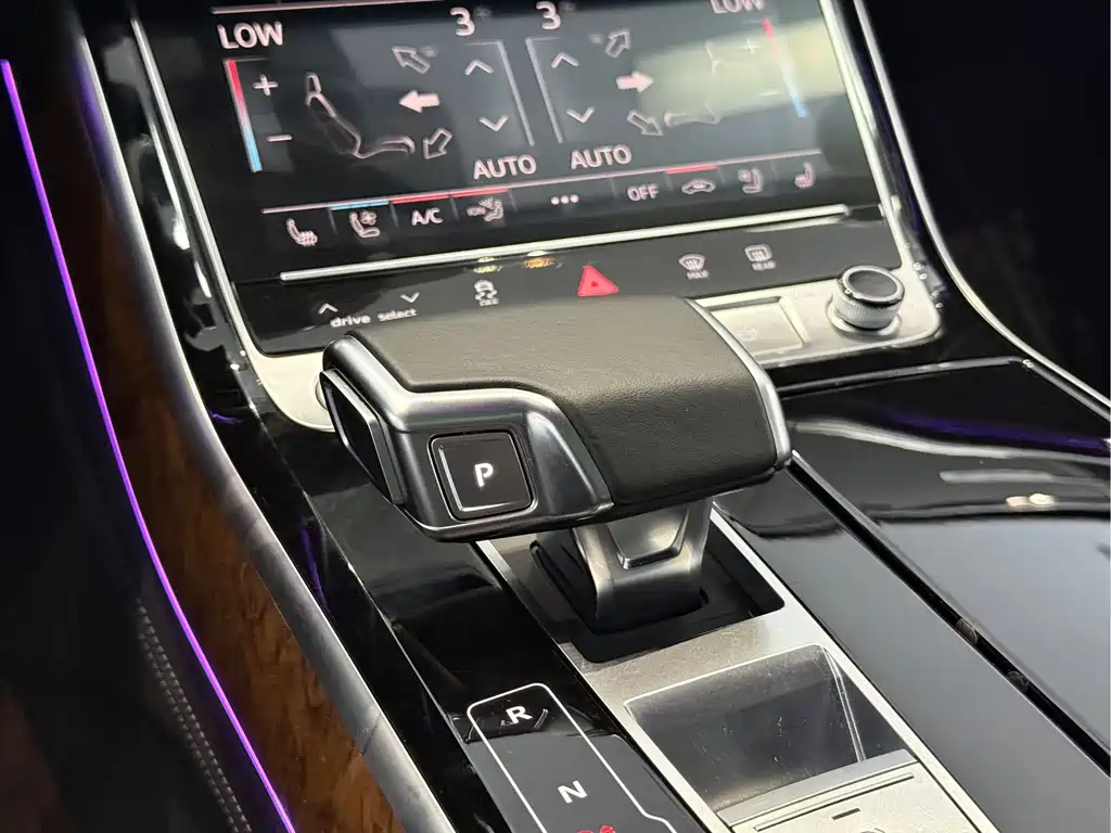 Audi A8 — фото 9