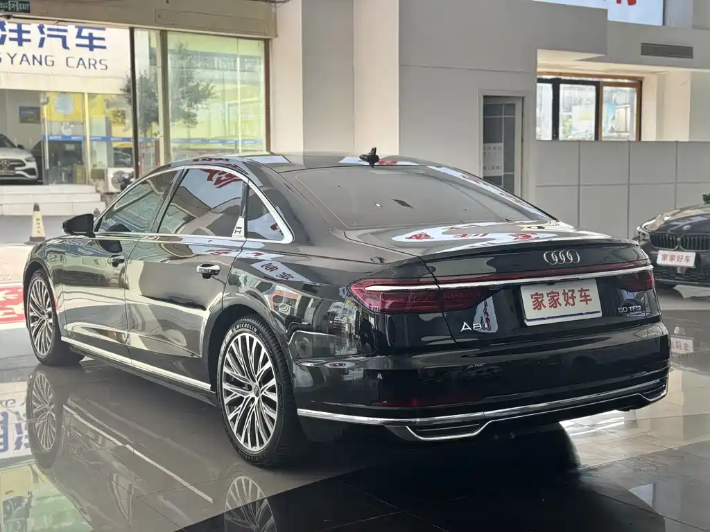 Audi A8 — фото 13