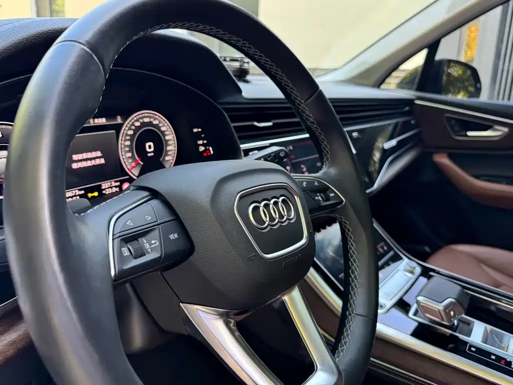 Audi Q7 — фото 5