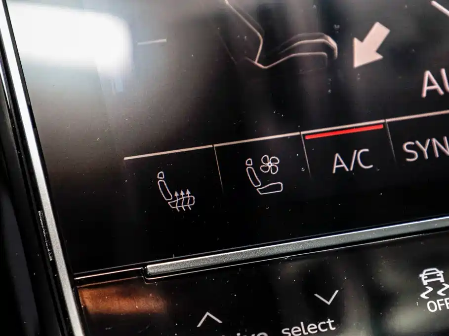 Audi A8 — фото 31