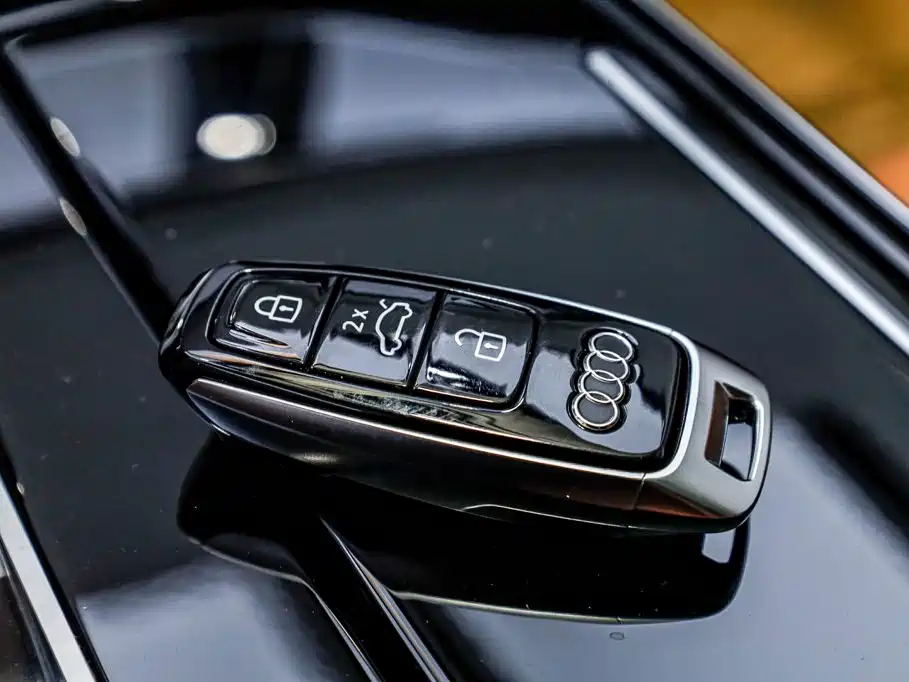 Audi A8 — фото 33